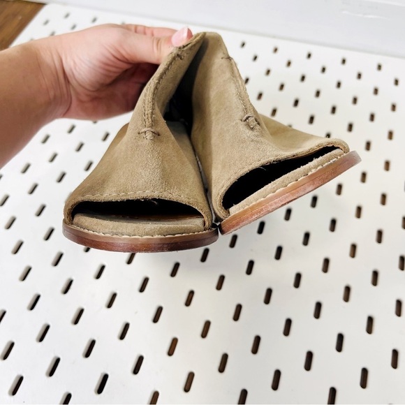 FRYE Courtney Tan Suede Sling Block Heel Sandals - Size 7 - Picture 6 of 9